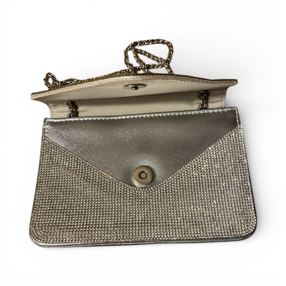 Glamorous Gold Chain Evening Clutch - Picture 2 of 11